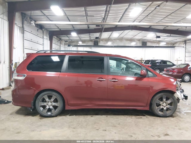 Toyota Sienna Se Premium 8 Passenger