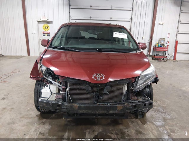Toyota Sienna Se Premium 8 Passenger