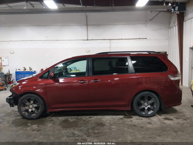 Toyota Sienna Se Premium 8 Passenger