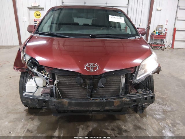 Toyota Sienna Se Premium 8 Passenger
