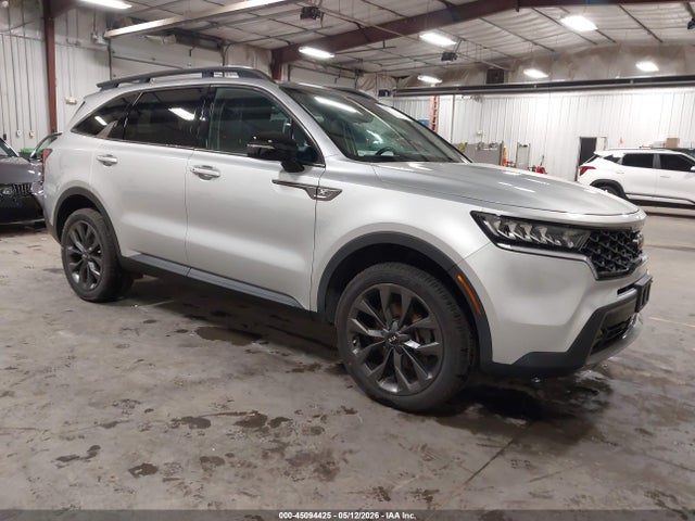 Salvage Kia Sorento Image