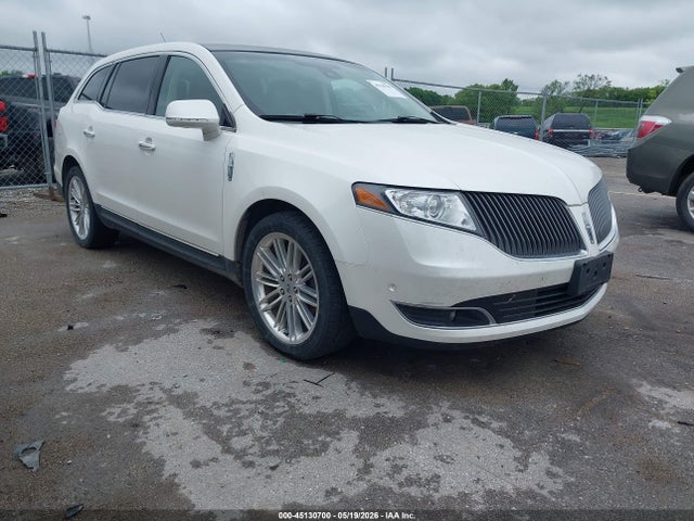 Salvage Lincoln MKT Image