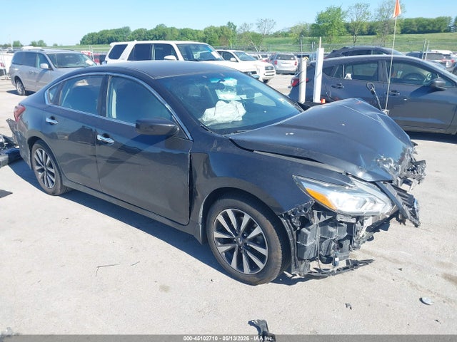 Salvage Nissan Altima Image