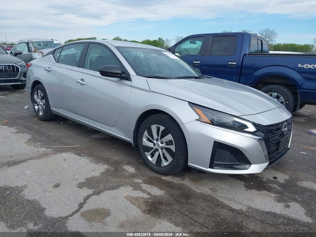 Salvage Nissan Altima Image