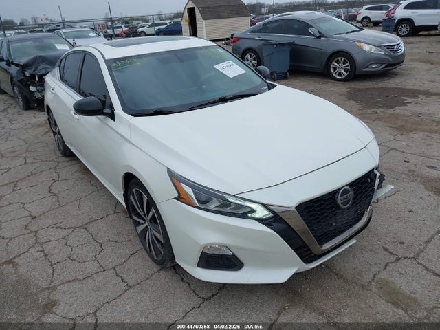 Salvage Nissan Altima Image