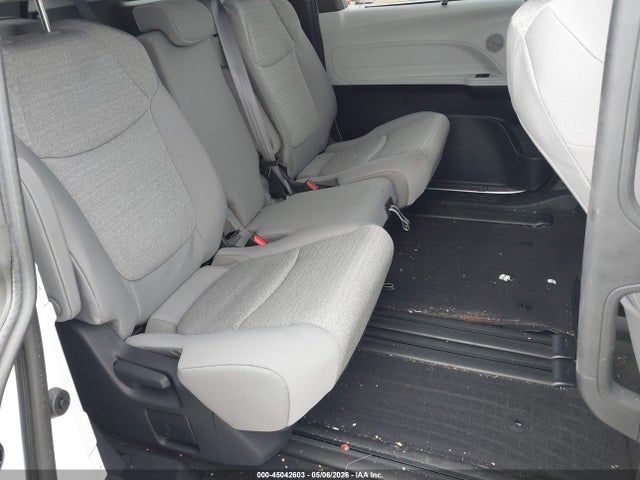 Toyota Sienna Le