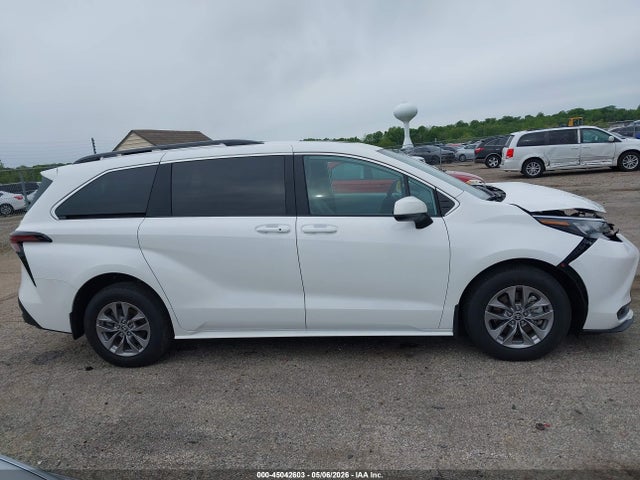 Toyota Sienna Le