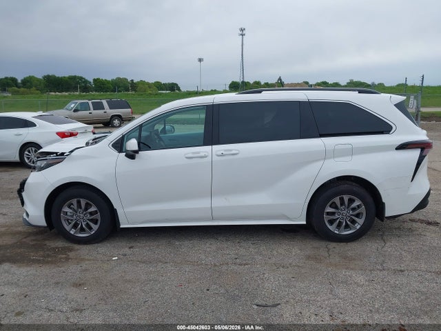 Toyota Sienna Le