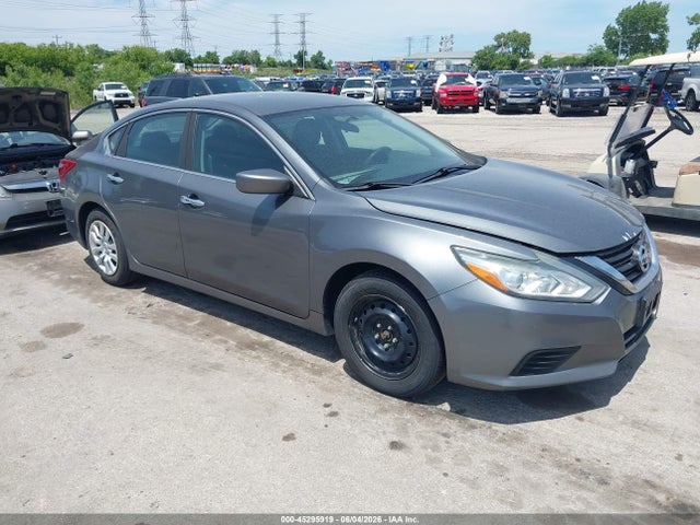 Salvage Nissan Altima Image