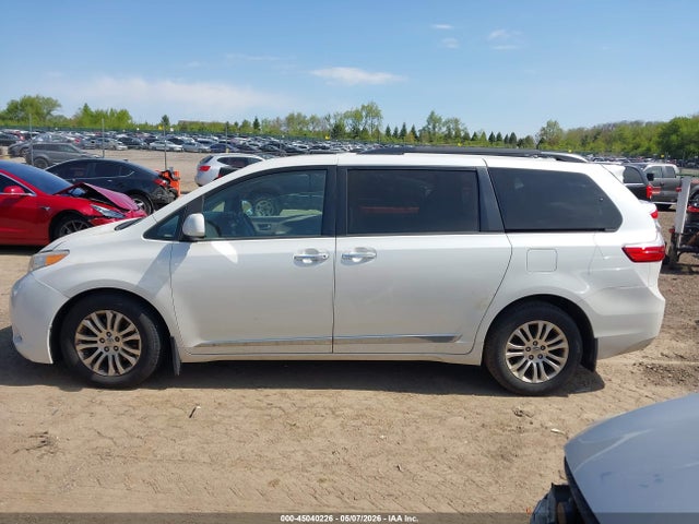 Toyota Sienna Xle 8 Passenger