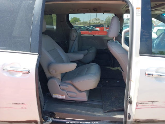 Toyota Sienna Xle 8 Passenger