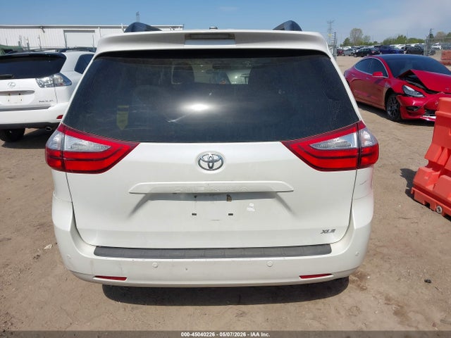 Toyota Sienna Xle 8 Passenger