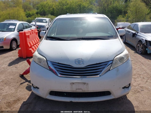 Toyota Sienna Xle 8 Passenger