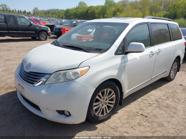 Toyota Sienna Xle 8 Passenger