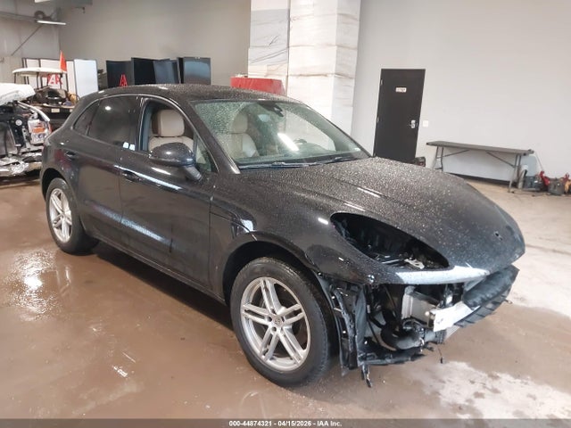 Salvage Porsche Macan Image