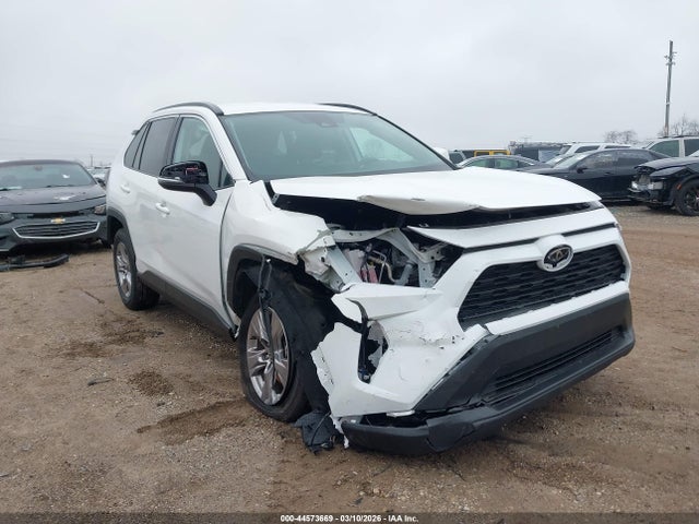 Salvage Toyota RAV4 Image