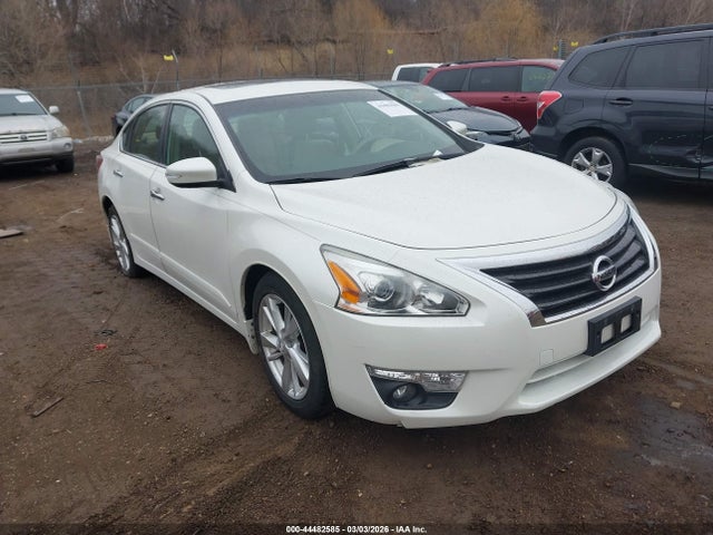 Salvage Nissan Altima Image