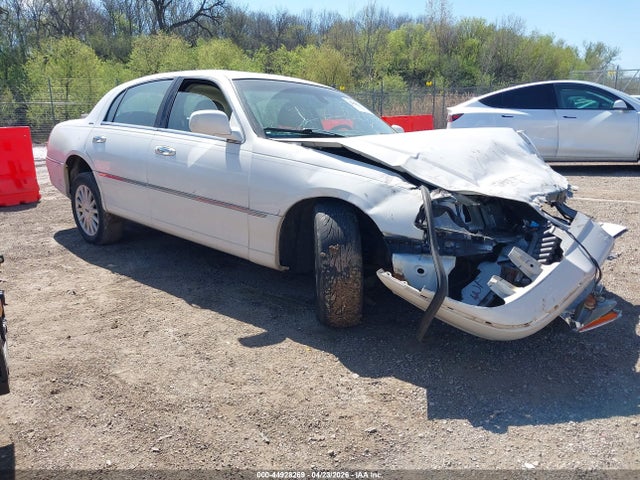 Salvage Lincoln Towncar Image