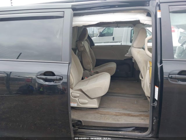 Toyota Sienna Le 8 Passenger