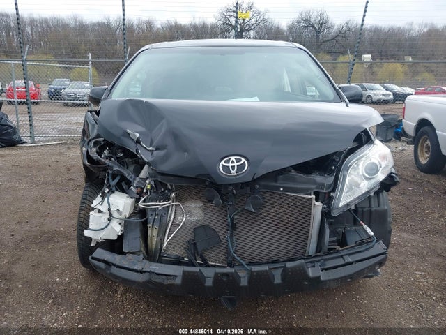 Toyota Sienna Le 8 Passenger