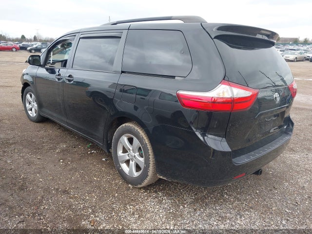 Toyota Sienna Le 8 Passenger