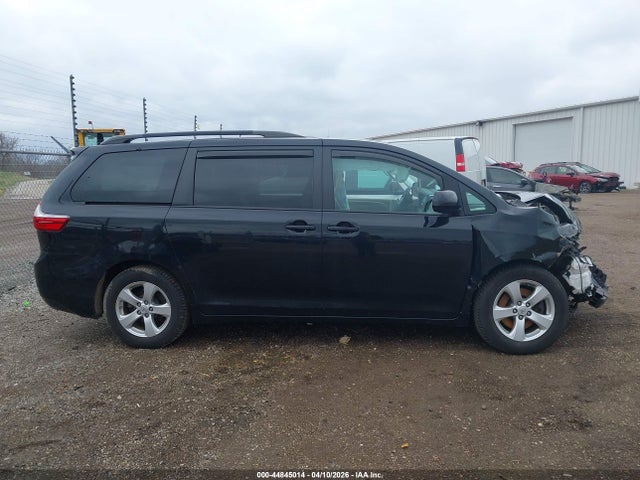 Toyota Sienna Le 8 Passenger