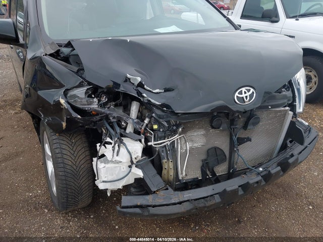 Toyota Sienna Le 8 Passenger