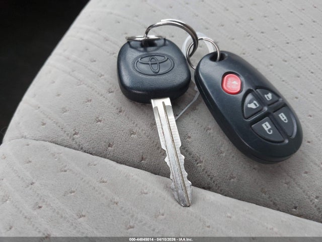 Toyota Sienna Le 8 Passenger
