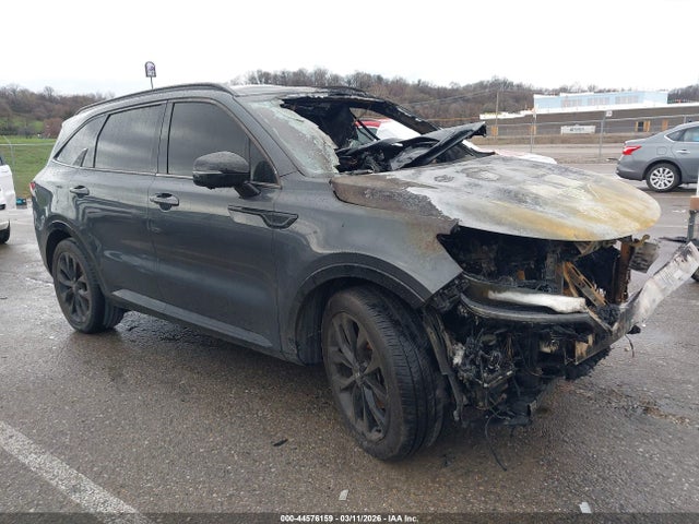 Salvage Kia Sorento Image