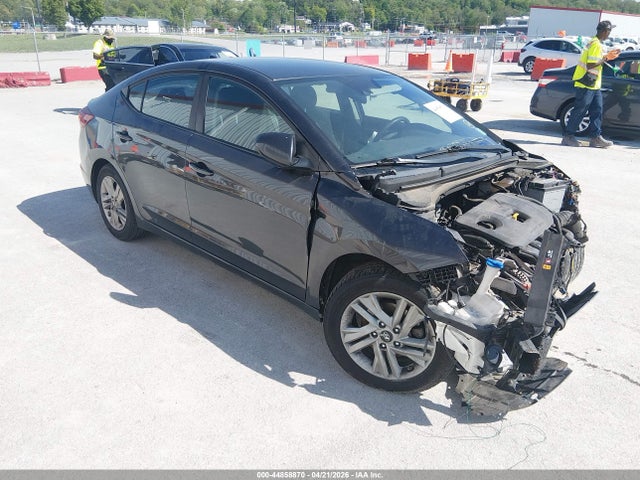 Salvage Hyundai ELANTRA Image