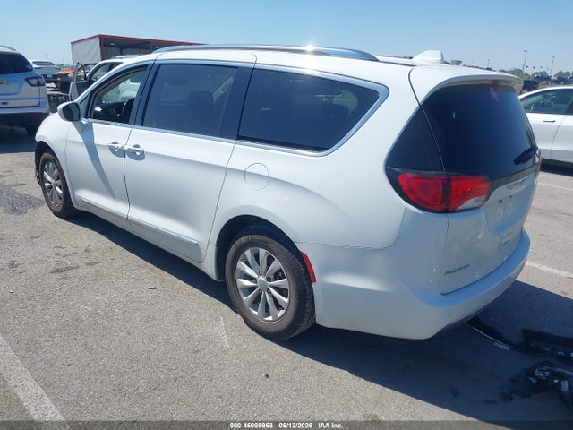 Chrysler Pacifica Touring L