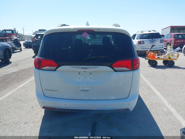 Chrysler Pacifica Touring L