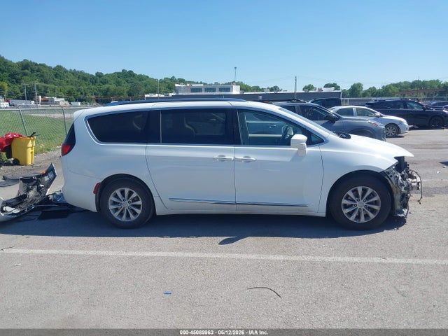 Chrysler Pacifica Touring L