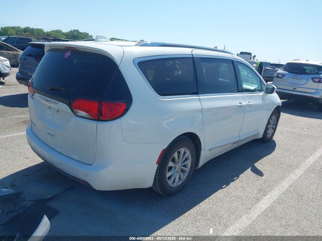 Chrysler Pacifica Touring L