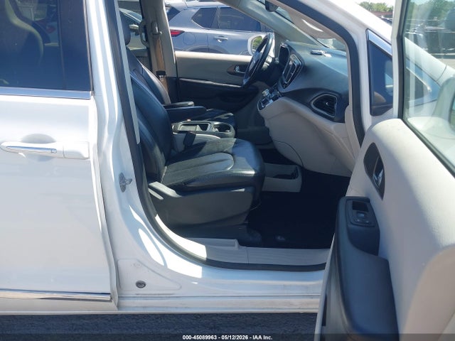 Chrysler Pacifica Touring L