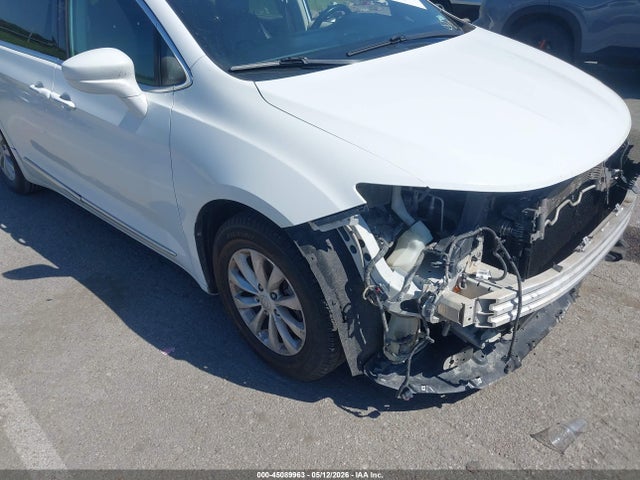Chrysler Pacifica Touring L