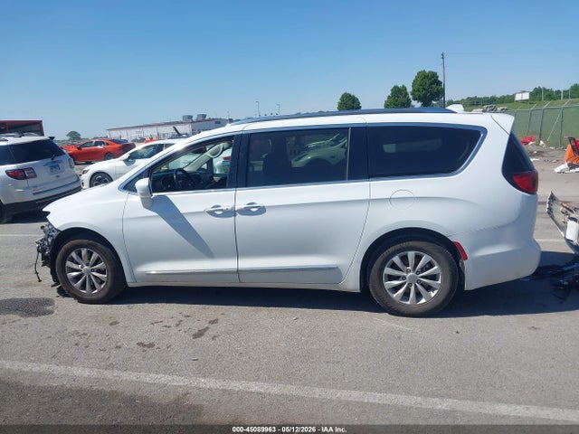 Chrysler Pacifica Touring L