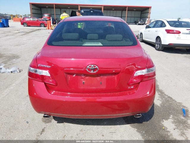 Toyota Camry Le V6