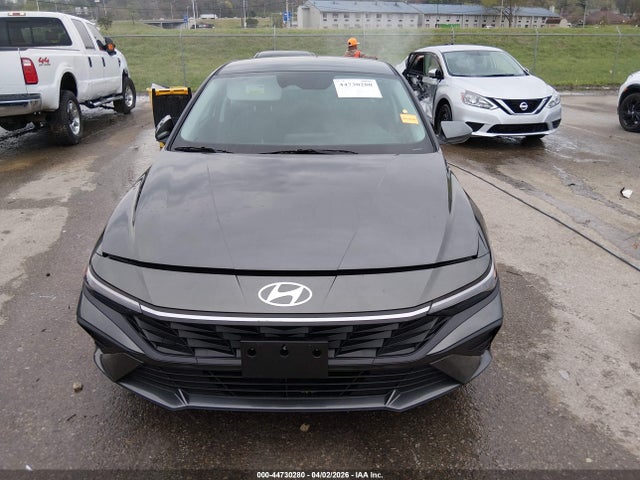 Hyundai ELANTRA Sel