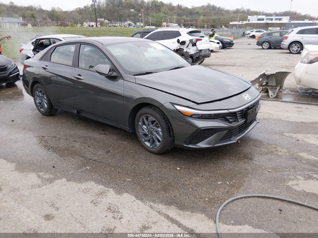 Salvage Hyundai ELANTRA Image