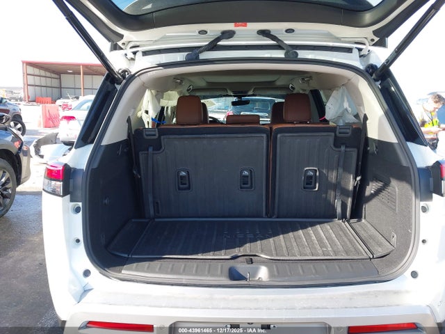 Nissan Pathfinder Platinum