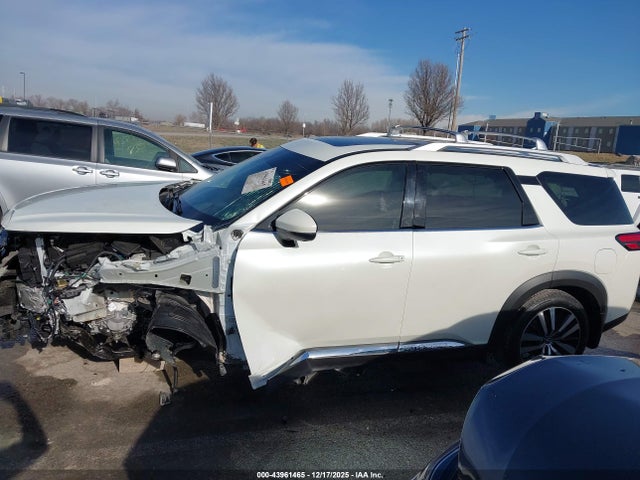 Nissan Pathfinder Platinum