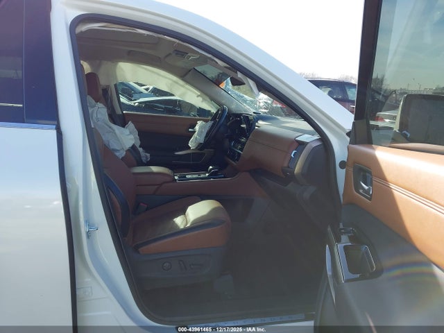 Nissan Pathfinder Platinum