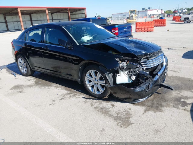 Salvage Chrysler 200 Image