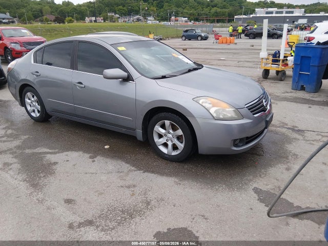 Salvage Nissan Altima Image