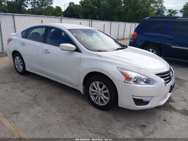 Salvage Nissan Altima Image