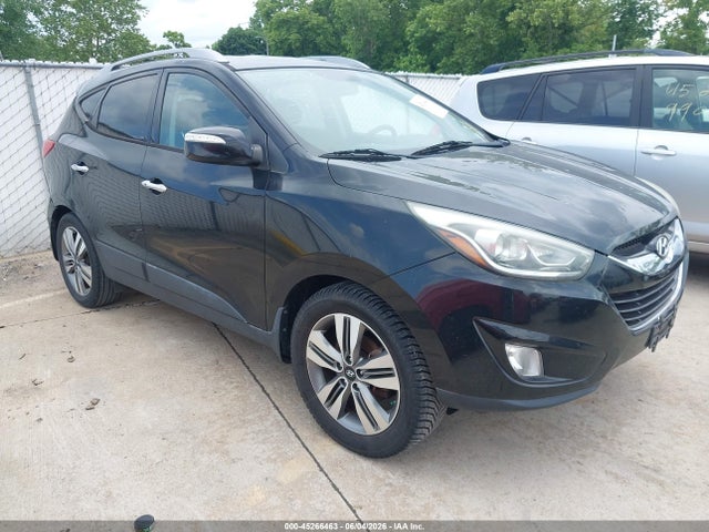 Salvage Hyundai TUCSON Image