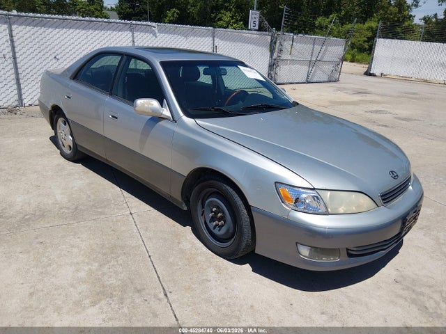 Salvage Lexus Es Image