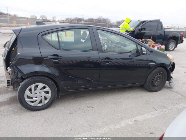 Toyota Prius c Three