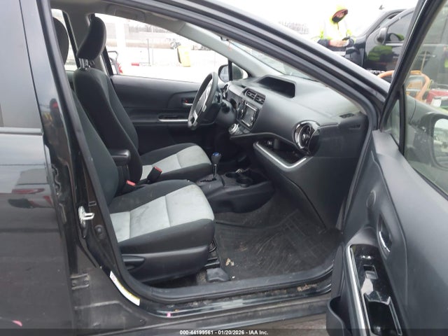 Toyota Prius c Three
